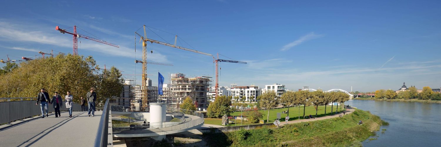 Bebauung-Rheinufer-Sued-Ludwigshafen-am-Rhein_Photo-VRRN-Schwerdt-min1-scaled.jpg
